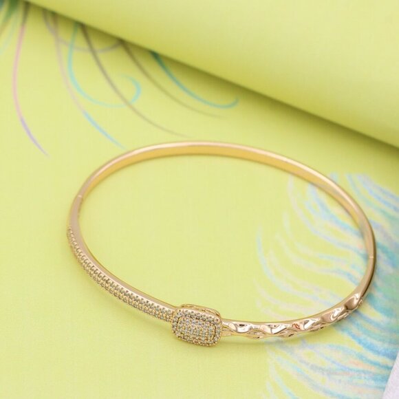 Elegant Rose Gold Bangle with Pave Setting and Textured Detail, XPBL0595 - Picture 3 of 12